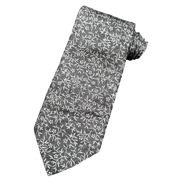 TOMMY BAHAMA Tie Men's 100% Silk 62.5 Black White Hand Sewn Floral Vines GUC - Picture 1 of 10